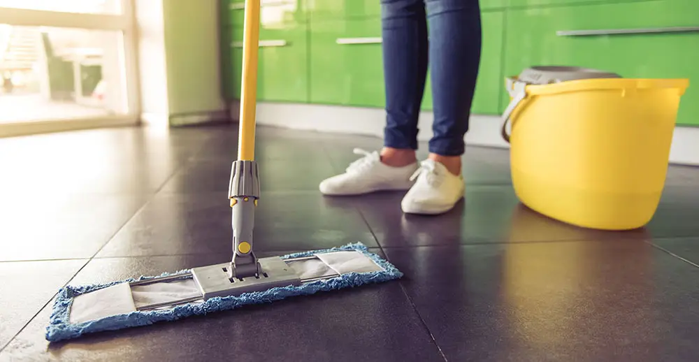 چگونه کف آشپزخانه خود را تمیز کنیم