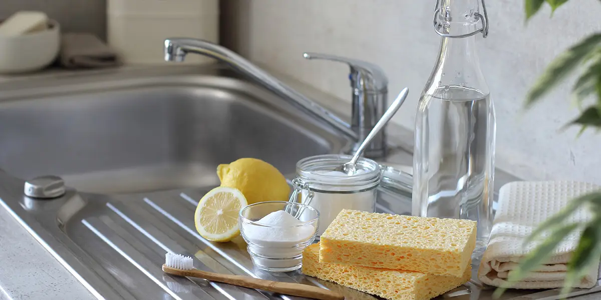 چگونه سینک آشپزخانه را تمیز کنیم ؟